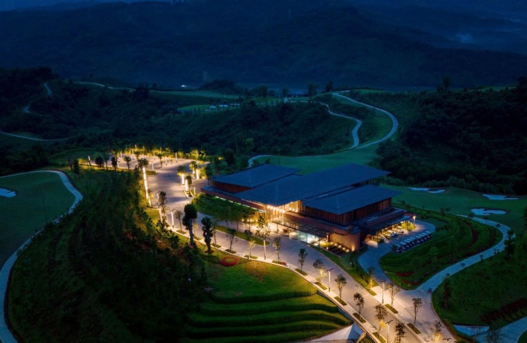 Golf Entrance Lighting