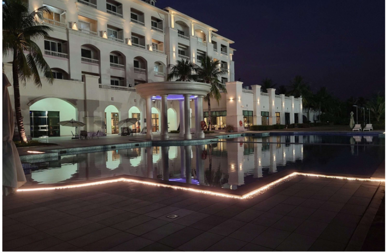 sono belle clubhouse's pool